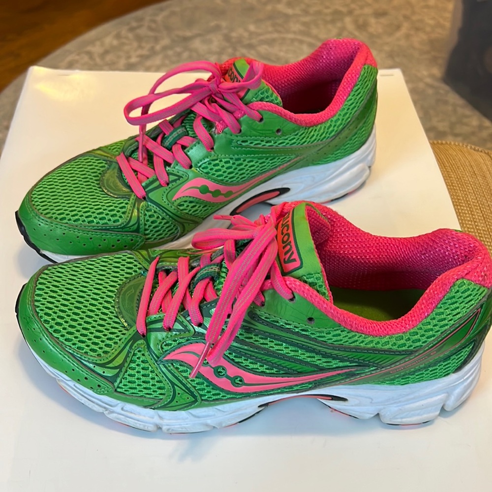 Green and pink Saucony Cohesion 6 like new